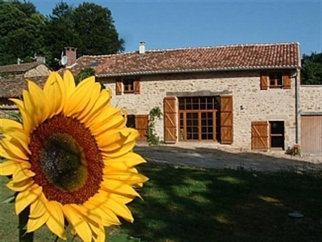 Bed and Breakfast Paul'S Barn In France Nantiat Экстерьер фото